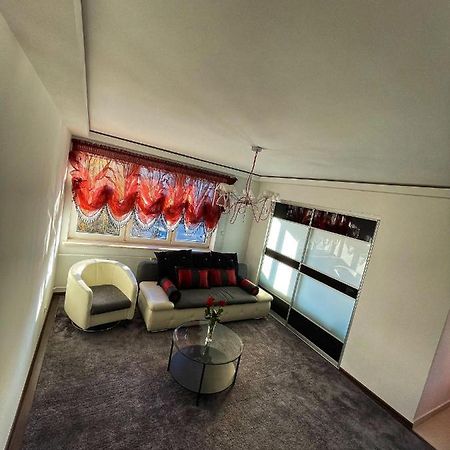 Luxury Red Apartment By Marta Радом Экстерьер фото
