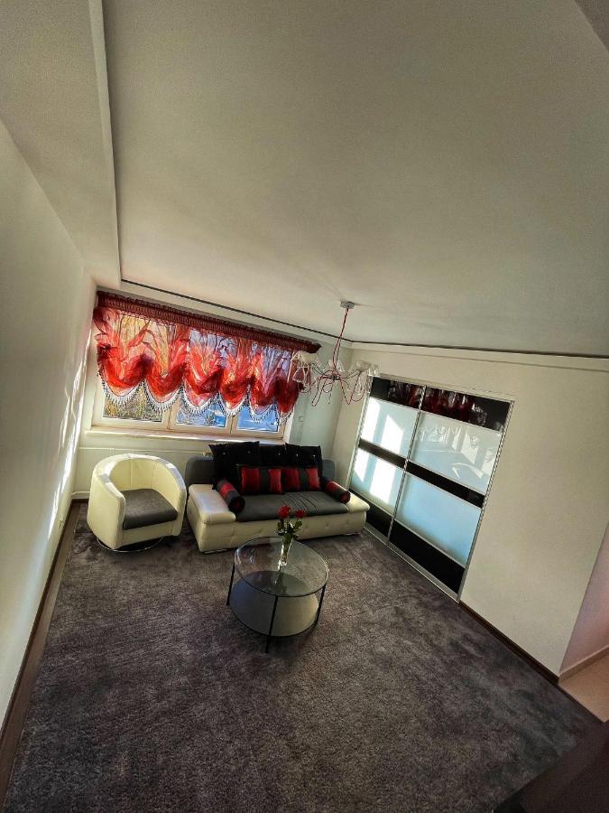 Luxury Red Apartment By Marta Радом Экстерьер фото